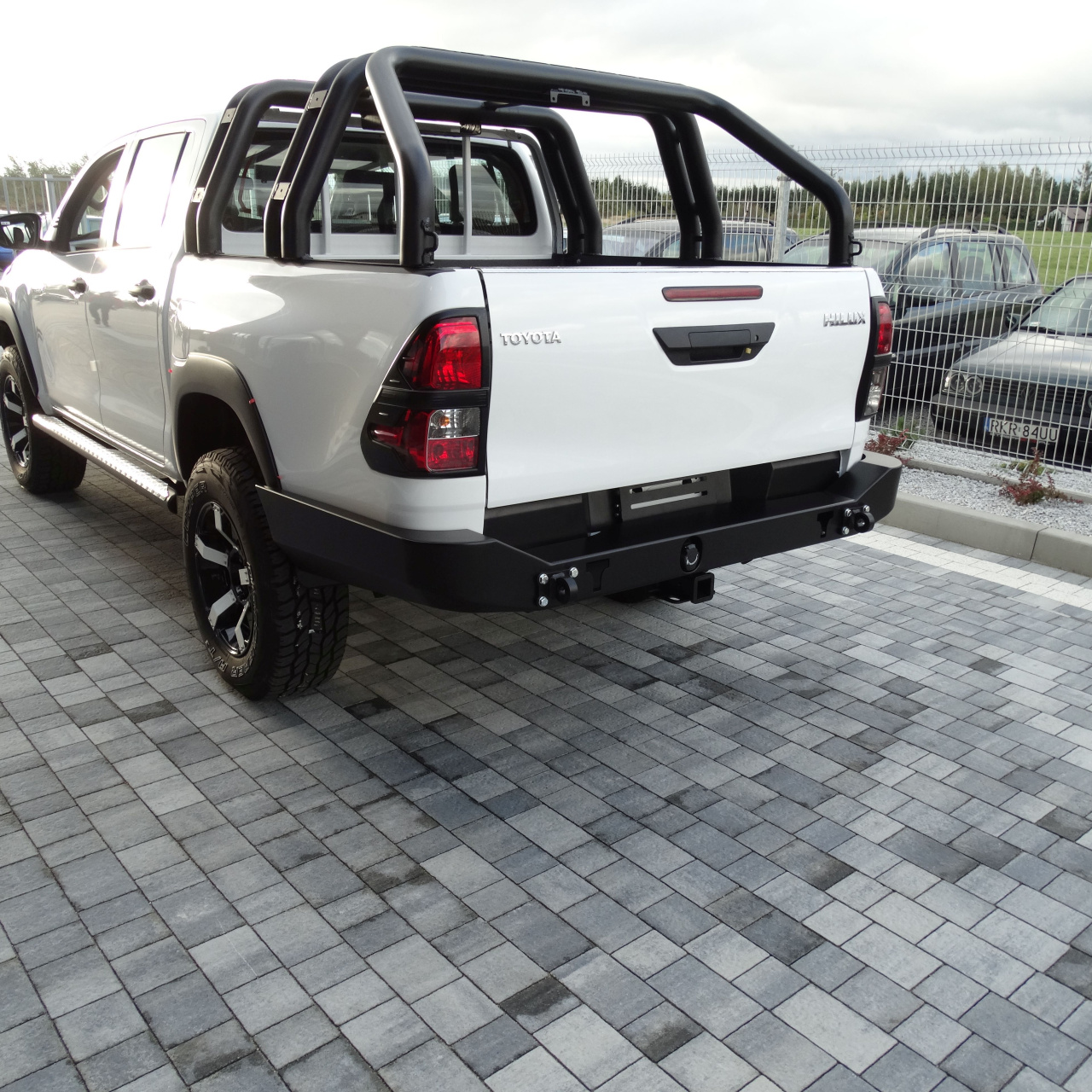 ZDERZAK TYLNY DŁUGI (belka haka z kwadratką w zestawie) Toyota Hilux